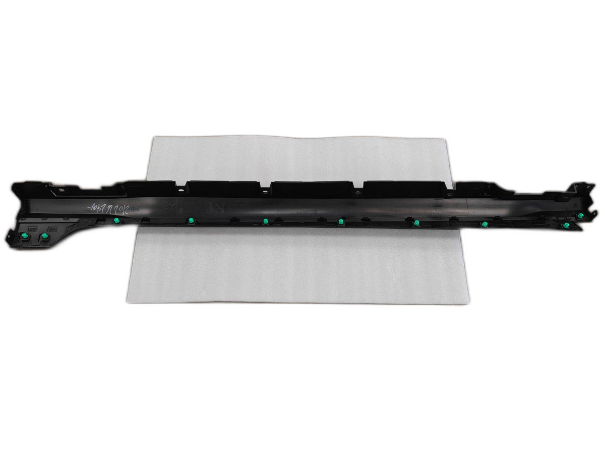 Right Side Apron Plate Assembly - Seal 05DM-i